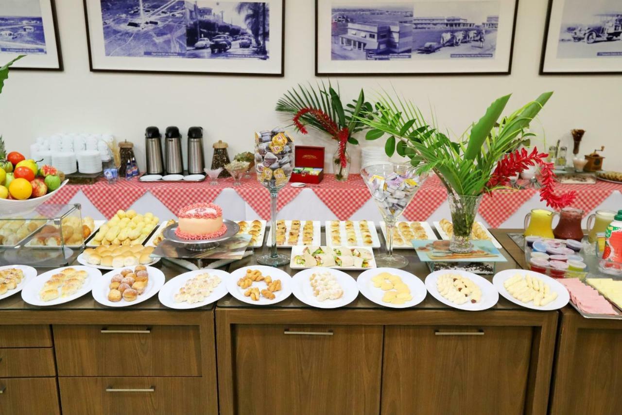 麦阿尼酒店 戈亚尼亚 外观 照片
